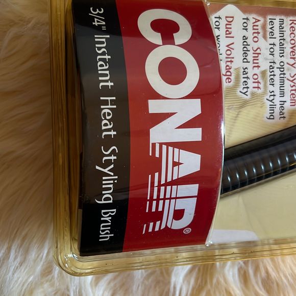 Conair 3/4” Instant Heat Styling Brush - Picture 2 of 6